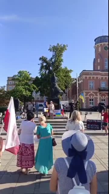 Wiec polskich Ukraińców a w tle samochód zobacz jaki