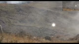 Niesamowity obiekt UFO przelatuje nad ludźmi