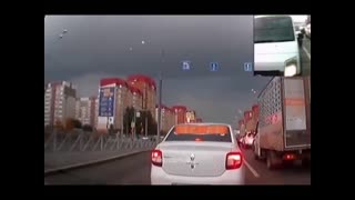 Dziwny obiekt czy to piorun a może coś więcej